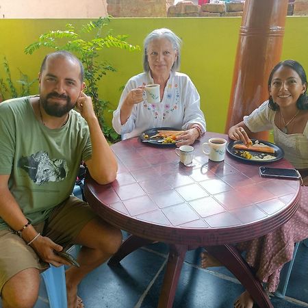 Abhi Homestay האמפי מראה חיצוני תמונה