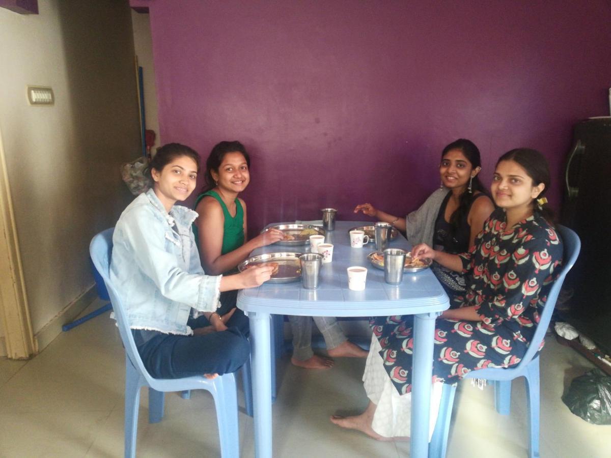 Abhi Homestay האמפי מראה חיצוני תמונה