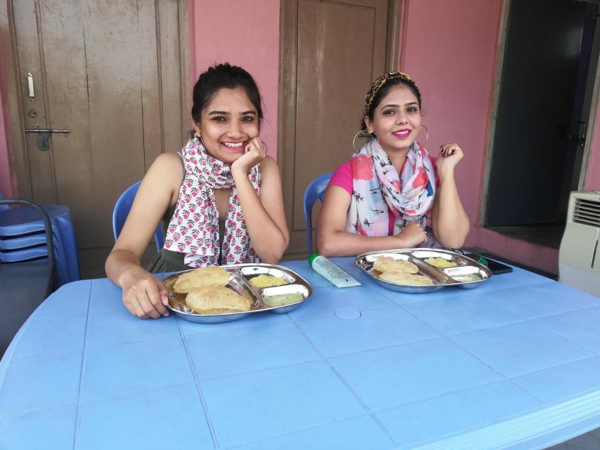 Abhi Homestay האמפי מראה חיצוני תמונה