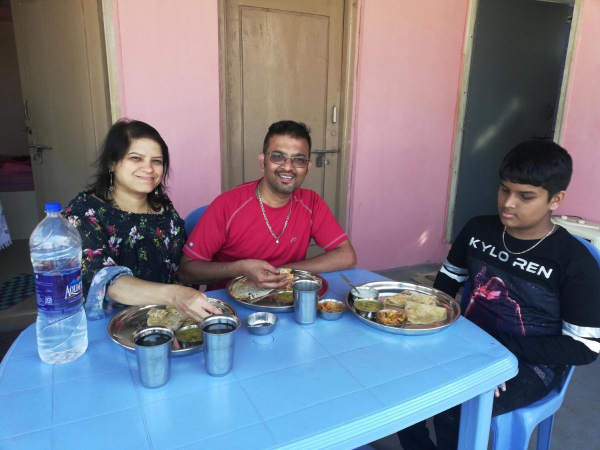 Abhi Homestay האמפי מראה חיצוני תמונה