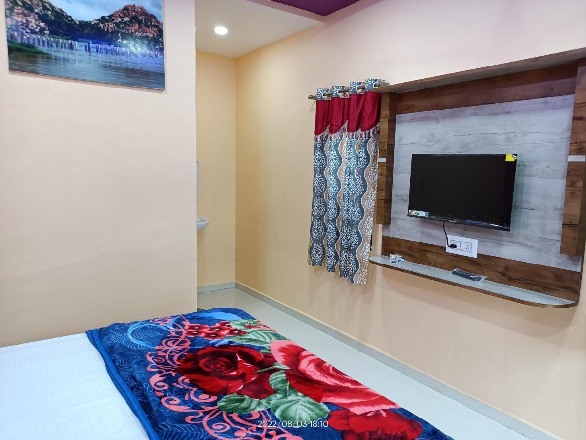 Abhi Homestay האמפי מראה חיצוני תמונה