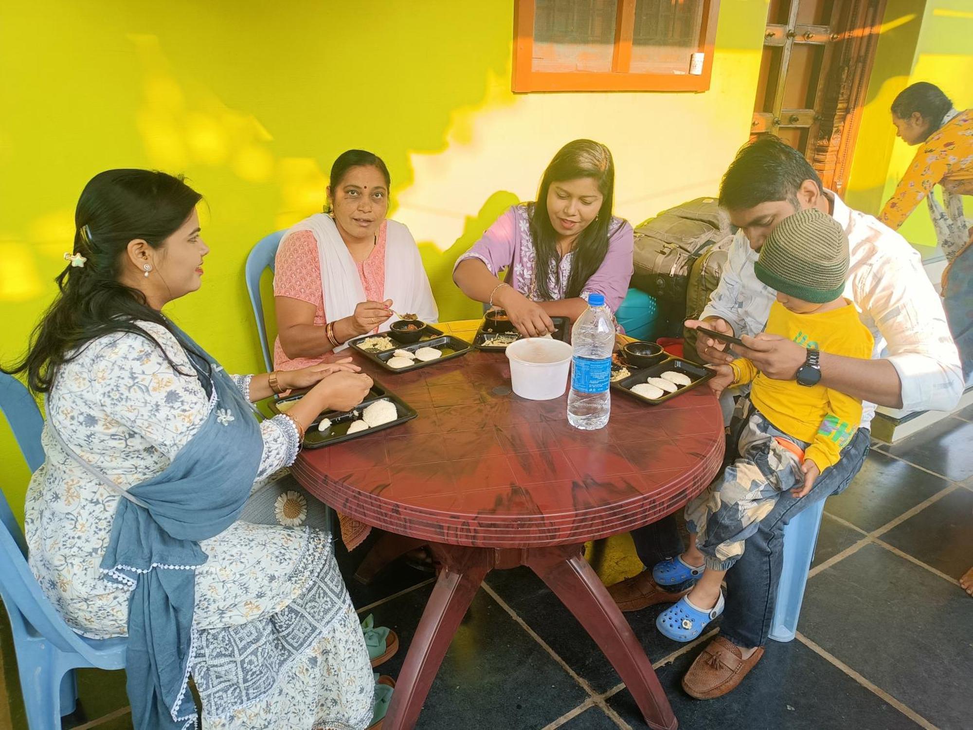 Abhi Homestay האמפי מראה חיצוני תמונה