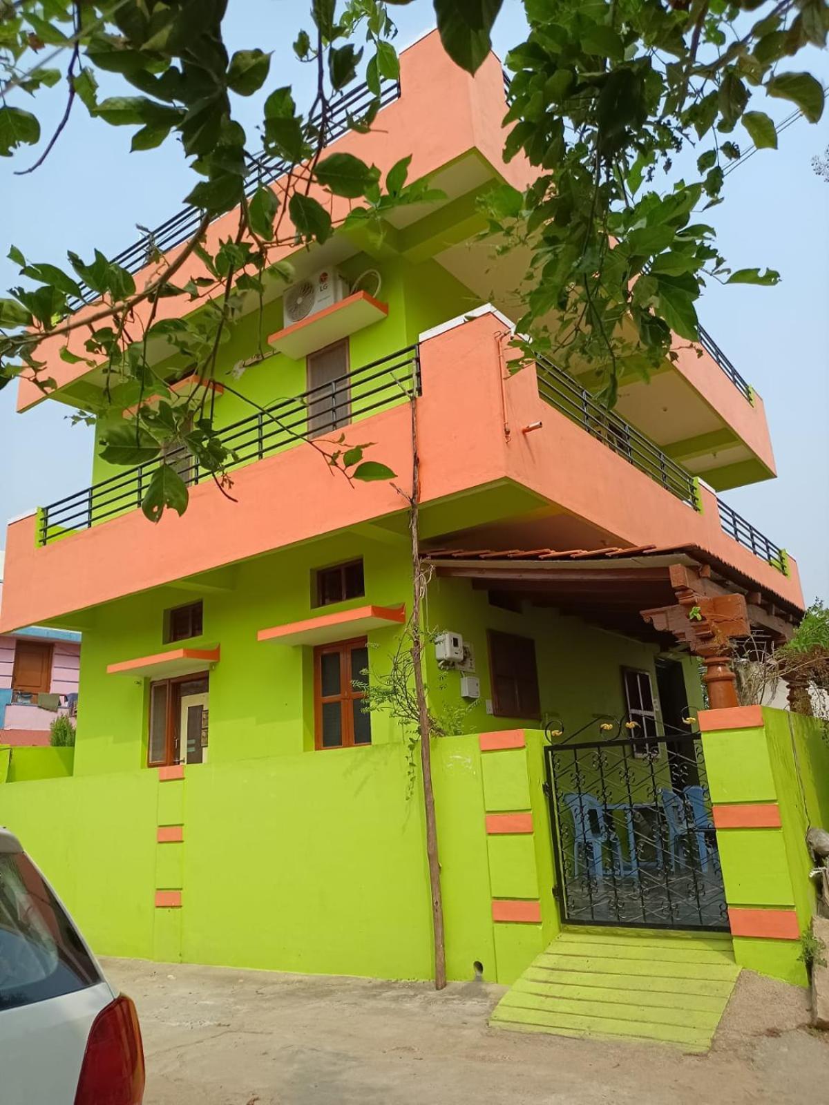 Abhi Homestay האמפי מראה חיצוני תמונה
