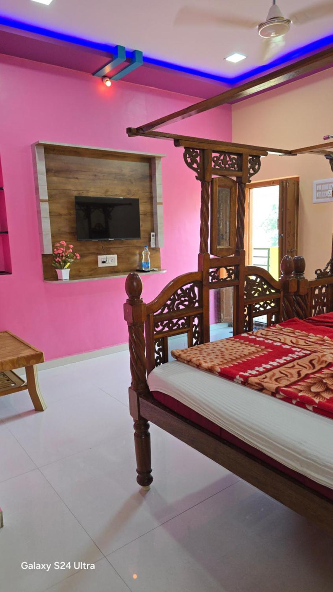 Abhi Homestay האמפי מראה חיצוני תמונה