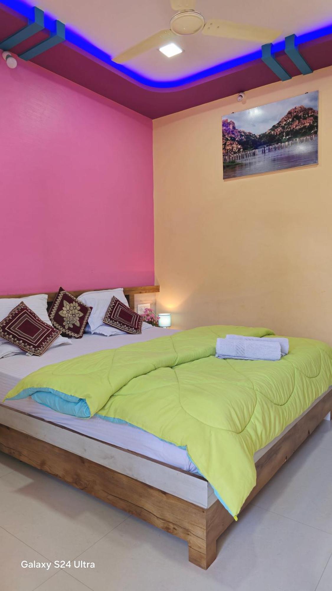 Abhi Homestay האמפי מראה חיצוני תמונה