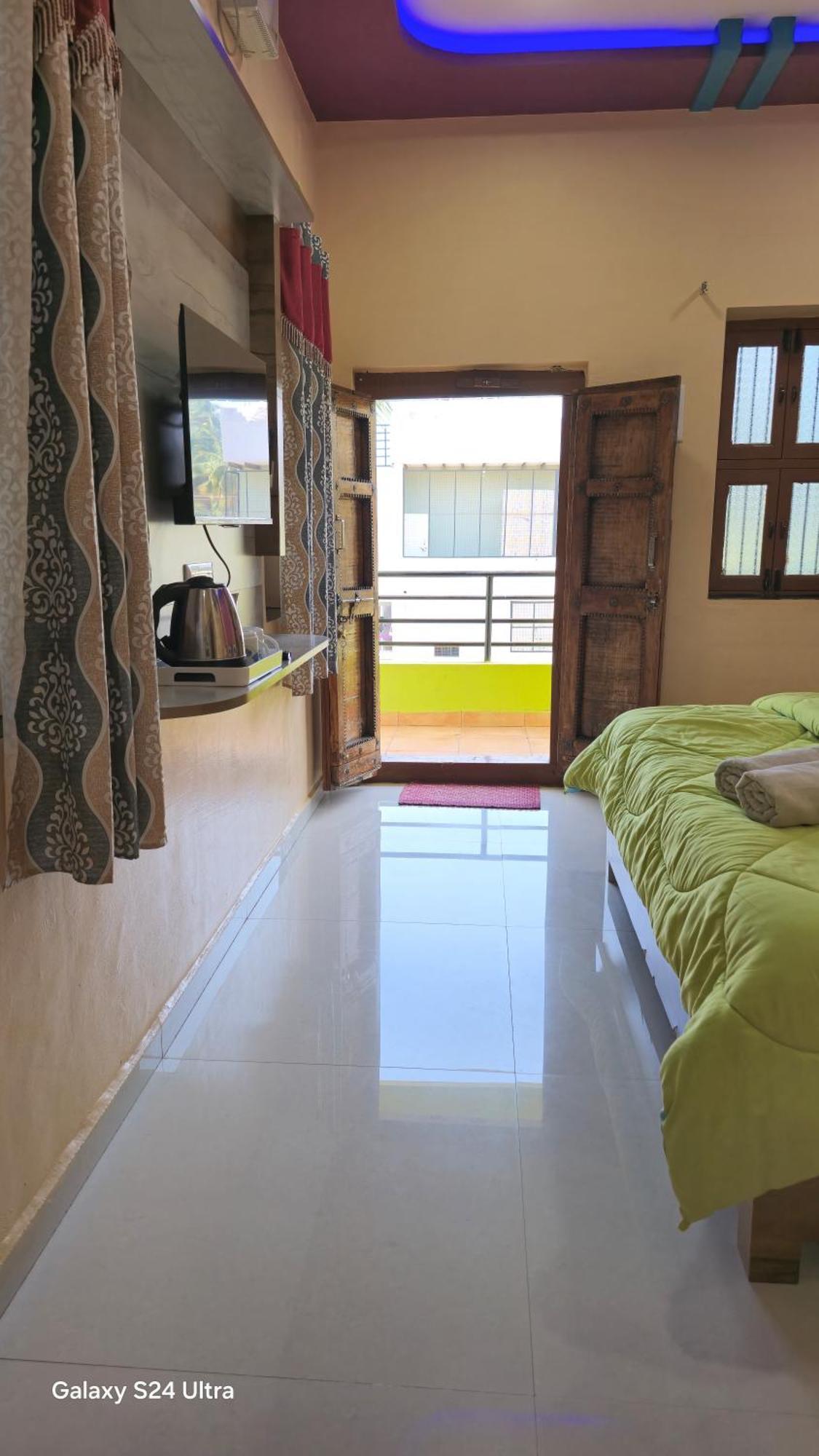 Abhi Homestay האמפי מראה חיצוני תמונה