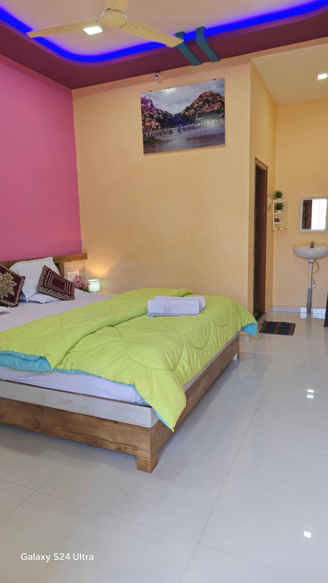 Abhi Homestay האמפי מראה חיצוני תמונה