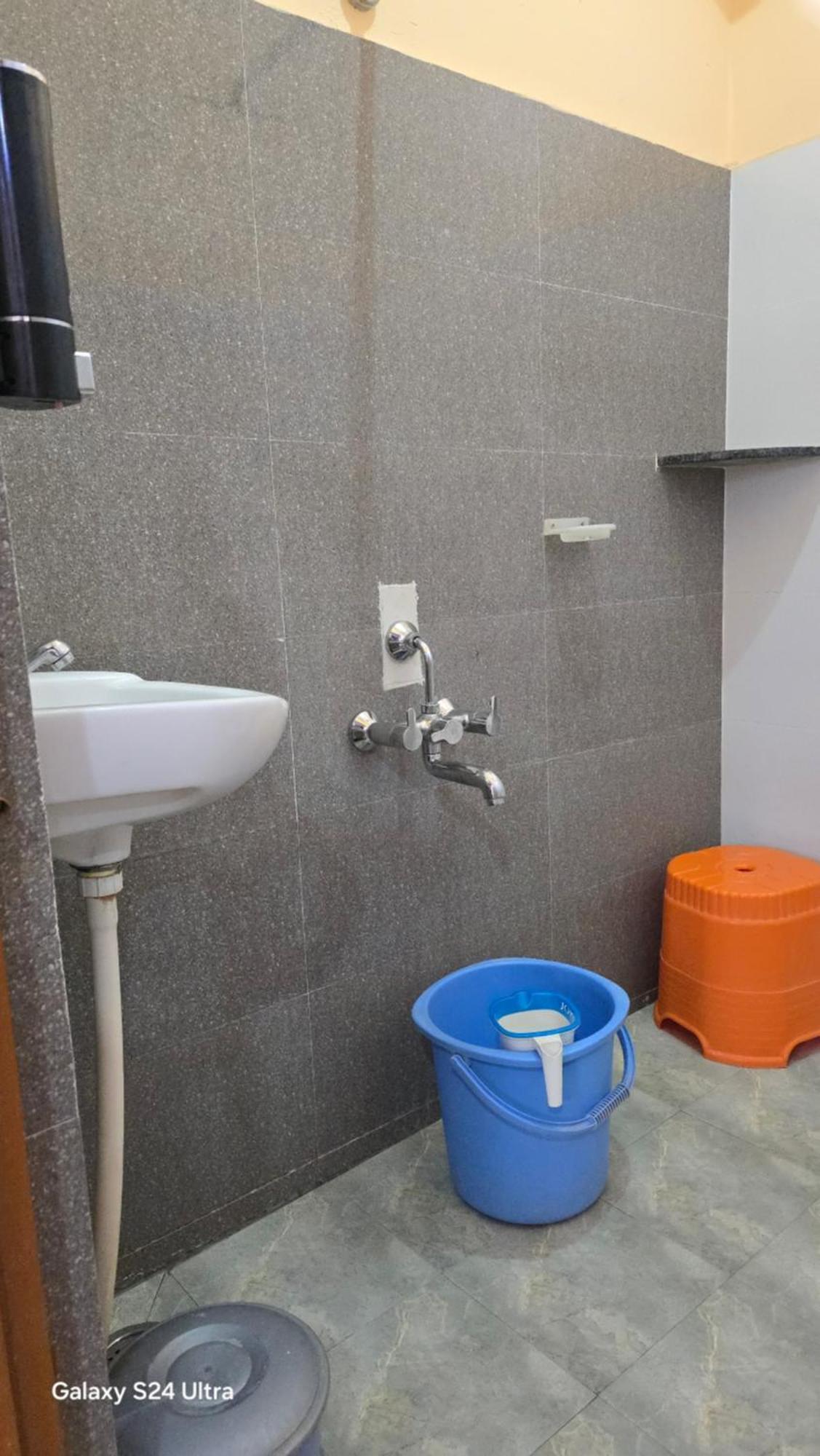 Abhi Homestay האמפי מראה חיצוני תמונה