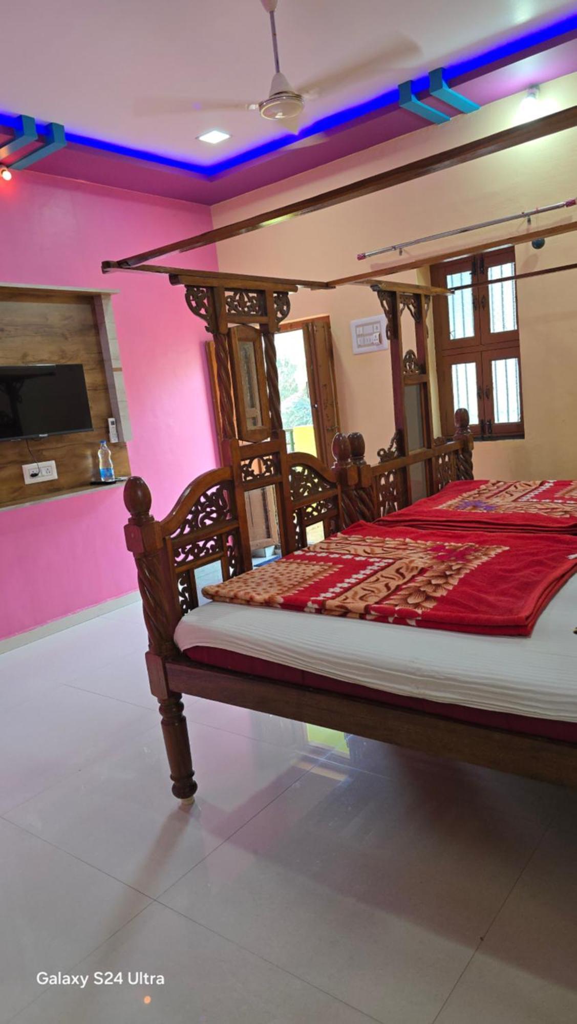 Abhi Homestay האמפי מראה חיצוני תמונה