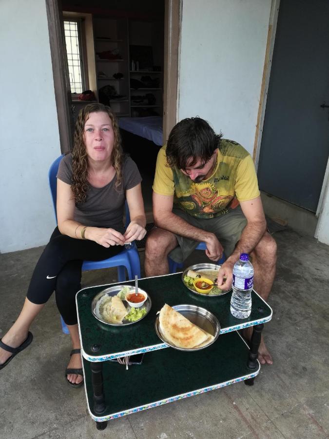Abhi Homestay האמפי מראה חיצוני תמונה